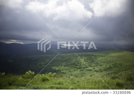 Mountain range landscape 33280896