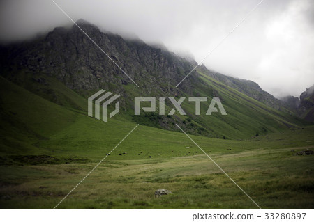 Mountain range landscape 33280897