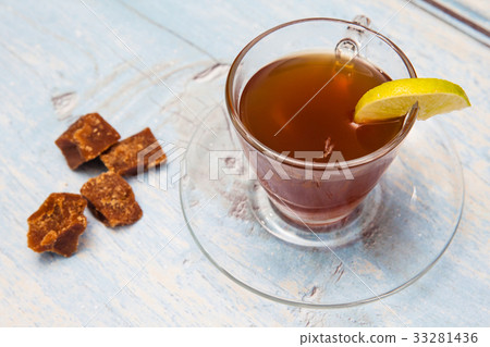 Hot sugarcane-water (aguapanela) with lemon 33281436