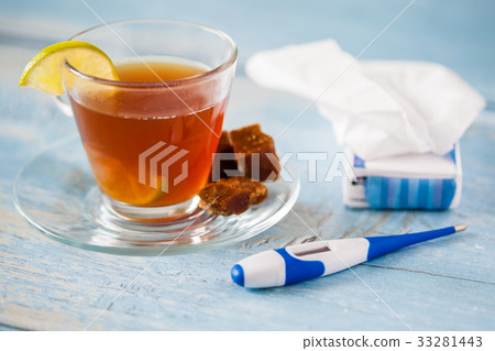 Hot sugarcane-water (aguapanela) with lemon 33281443