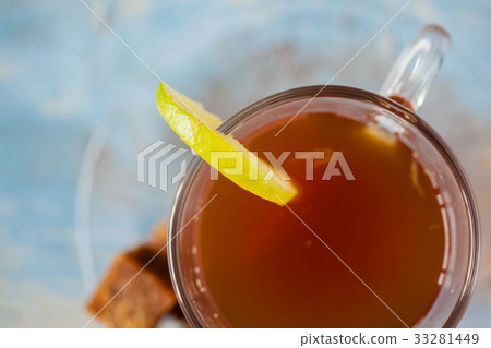 Hot sugarcane-water (aguapanela) with lemon 33281449