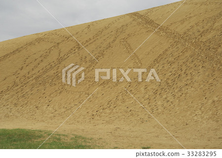 Tottori sand dunes 33283295