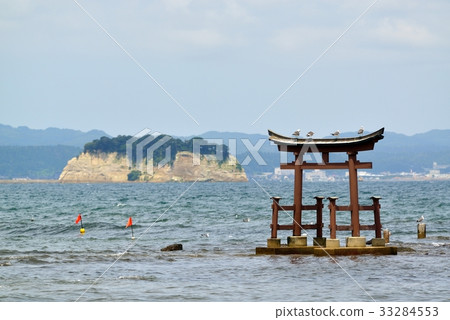 From the Noto Koiroji coast to the torii gate and Mitsuke island of Bentenjima From the Noto Koiroji coast to the torii gate and Mitsuke island of Bentenjima 33284553