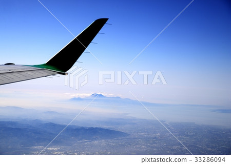 A view from the window of the airplane A view from the window of the airplane 33286094