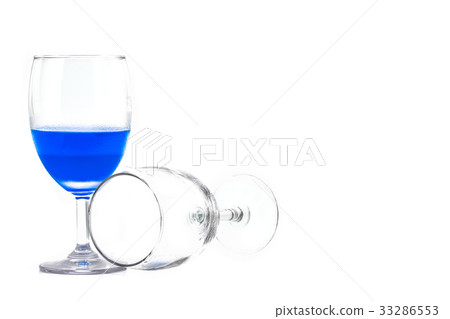 Glass of champagne Glass of champagne 33286553