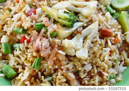 fried rice with fermented pork and vegetable 33287310