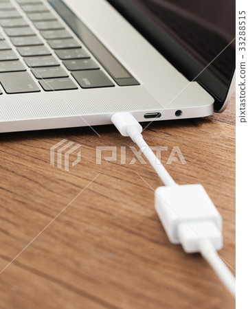usb-c cable type connect to laptop computer usb-c cable type connect to laptop computer 33288515