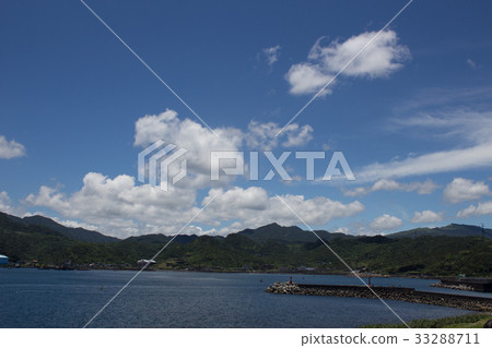 Taiwan, the coast and blue sky of the coastal road at noon in the north Taiwan, the coast and blue sky of the coastal road at noon in the north 33288711
