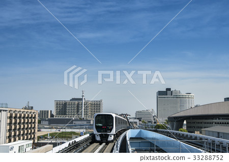 A group of buildings in the direction of Yurikamome and Ariake Station that runs 33288752