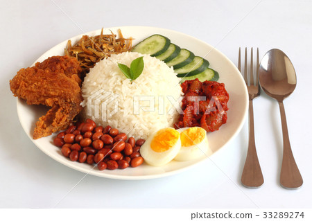 Traditional nasi lemak Traditional nasi lemak 33289274