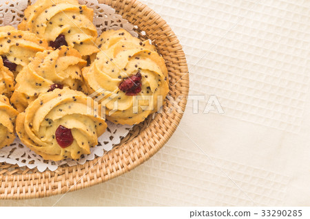 pile of cookies with dry cranberry and sesame pile of cookies with dry cranberry and sesame 33290285