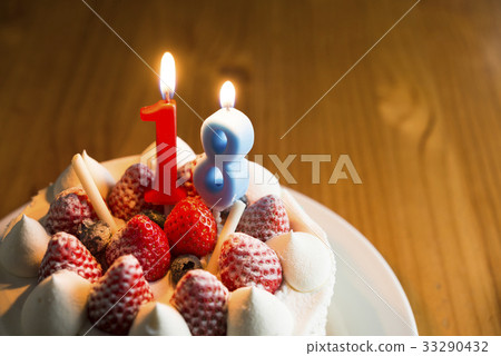 Birthday cake 18 years old 33290432