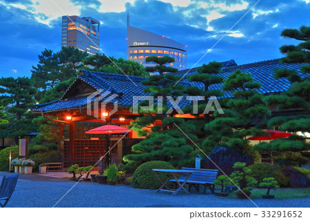 Night view of Tamamo Park Lyunmokaku and Sunport Takamatsu 33291652