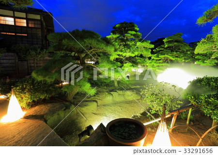 Lighting up & misting shower at Tamamo Park 33291656