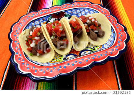 Beef tacos (mexican food) 33292185