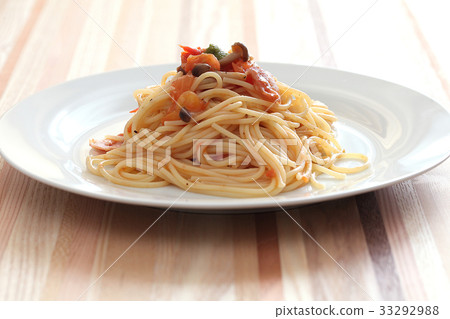 麵團用蘑菇和蕃茄/意粉用蕃茄和蘑菇 麵團用蘑菇和蕃茄/意粉用蕃茄和蘑菇 33292988