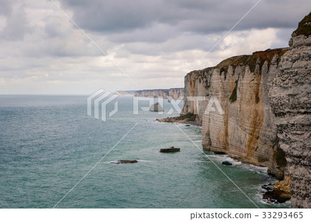 The beach and cliffs of Etretat, the Normandy 33293465