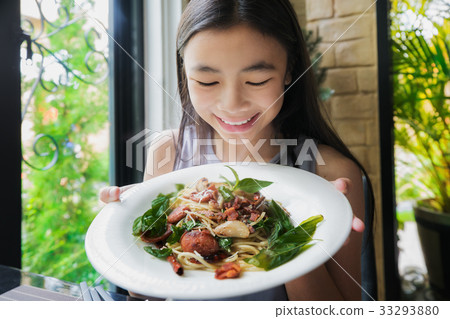 Asian lady show spagetti with Thai food topping 33293880