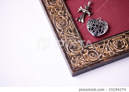 相框和心臟交叉 相框和心臟交叉 33294274