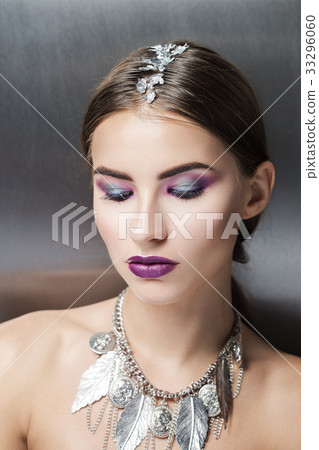 Fashion Beauty Portrait. Sexy Girl 33296060