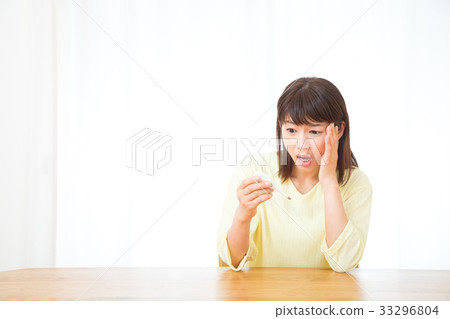有溫度計頭疼頭疼的婦女傷害了負面圖像婦女畫象20s 30s 33296804