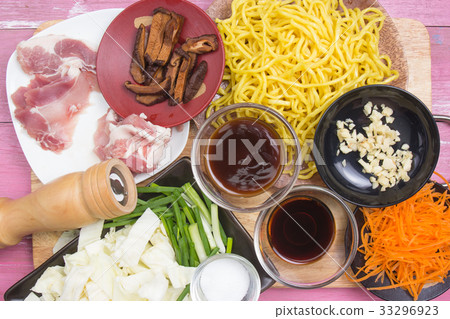 Ingredient for cooking Yakisoba Ingredient for cooking Yakisoba 33296923