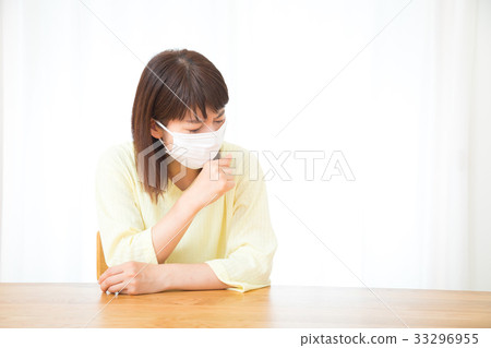 Cough throat cold mask negative image poor physical condition female portrait 20's 30's Cough throat cold mask negative image poor physical condition female portrait 20's 30's 33296955