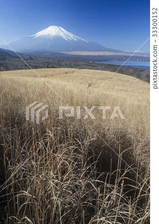 Mt. Fuji和湖Yamanaka全景在初冬 33300152