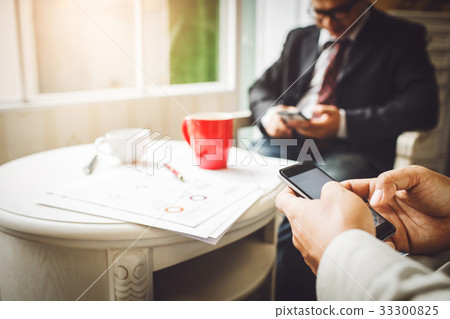 Discussion and cooperation between employees 33300825