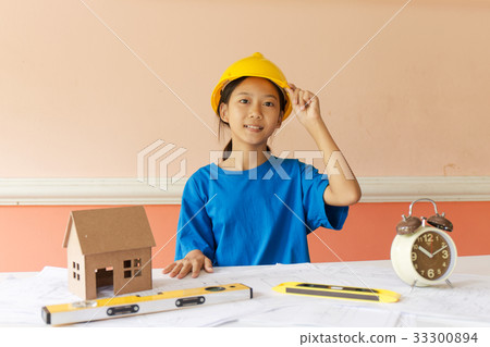 Asian girl has ambition to be structural engineer 33300894