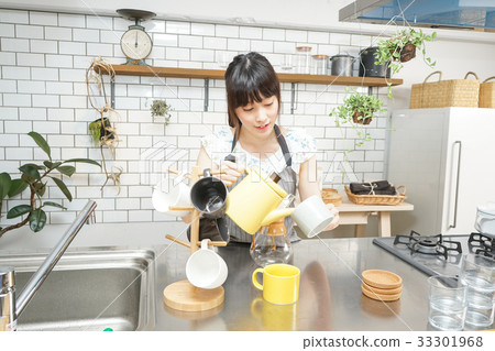 A young Japanese woman working in a cafe A young Japanese woman working in a cafe 33301968