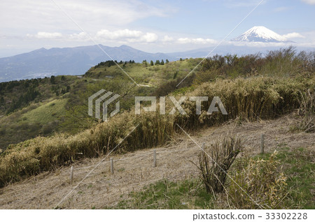Mt. Fuji and Mt. Atago from Yamabushi Pass Mt. Fuji and Mt. Atago from Yamabushi Pass 33302228