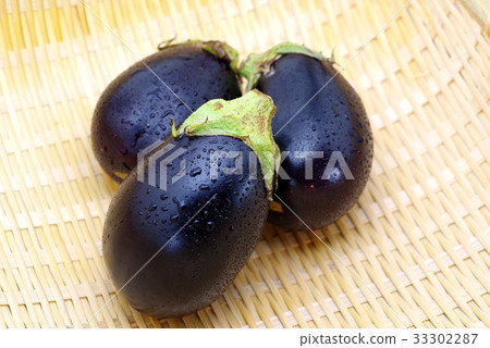 Three eggplants with eggplant A-2 33302287