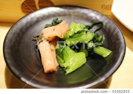 small dish of  Japanese food before main food 33302855