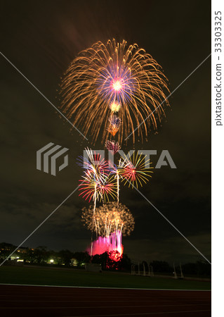 Fireworks vertical composition Fireworks vertical composition 33303325
