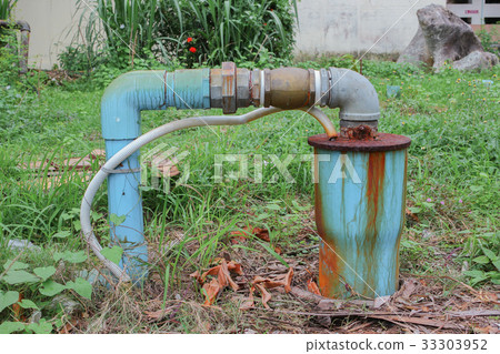 Water valve Plumbing Steel dilapidated on grass Water valve Plumbing Steel dilapidated on grass 33303952