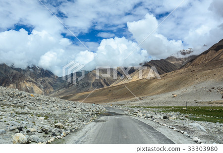 Mountain road in Ladakh, India Mountain road in Ladakh, India 33303980