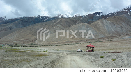Mountain scenery in Ladakh, India Mountain scenery in Ladakh, India 33303981