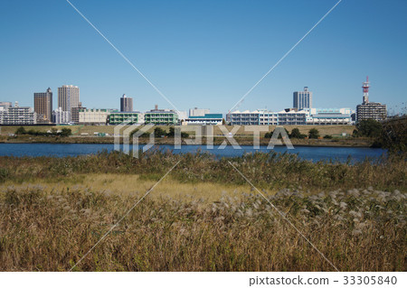 秋天位於荒川河畔的船戶學園 33305840