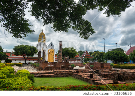 Buddha statue at Wat Phra Si Rattana Mahathat Buddha statue at Wat Phra Si Rattana Mahathat 33306636