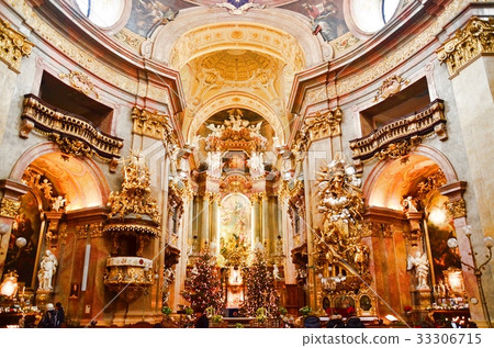 Altar in St. Stephen's Cathedral 33306715