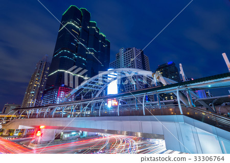Cityscape at night in Bangkok, Thailand. 33306764