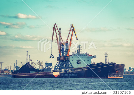 Black bulk carrier 33307106