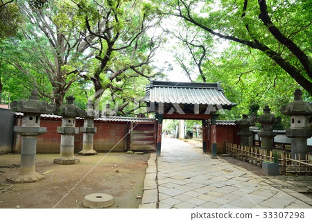 上野東照宮坂井內襯著Shinmon和接近 上野東照宮坂井內襯著Shinmon和接近 33307298