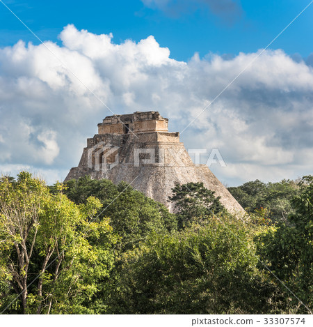 Pyramid of the Magician in Uxmal, Yucatan, Mexico 33307574
