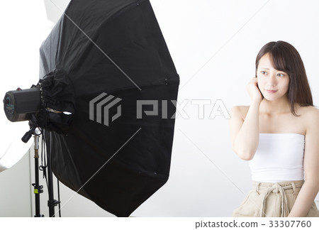 Studio shot image 33307760