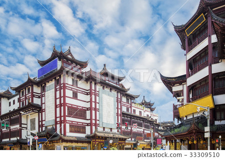 圖庫照片: vintage street and oil market in shanghai