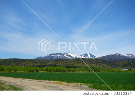 Furano Tokachi mountain range seen from Toho 33310384