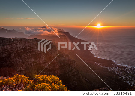 Sunset in Twelve apostles mountains in Cape Town Sunset in Twelve apostles mountains in Cape Town 33310481
