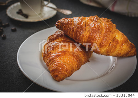 Croissant and coffee 33313044